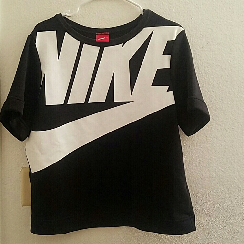 Nwot NIKE Sweater Tee